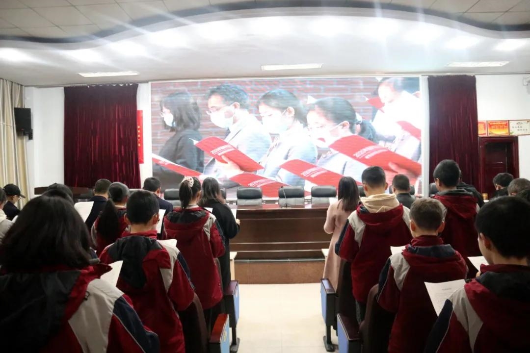 遂宁市教体系统国家宪法日“宪法晨读”活动在遂中举行