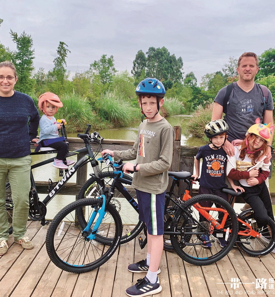 外交官们在四川的美好时光（中英文）