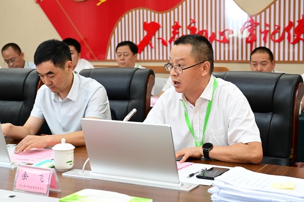 12. 反馈会上院党委书记余飞表态发言.JPG