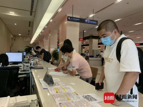 【行走自贸区】第二站走入天府新区政务服务大厅 共累计办理审批服务事项654万余件
