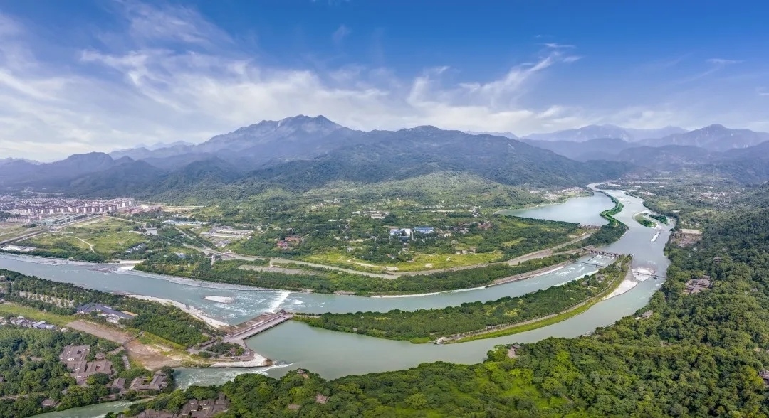 都江堰水利工程的背景图片