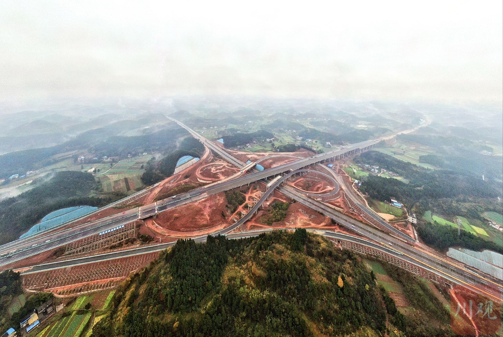 四川在线记者王眉灵/文郝飞/图 成都到宜宾的直达高速公路通道来了!