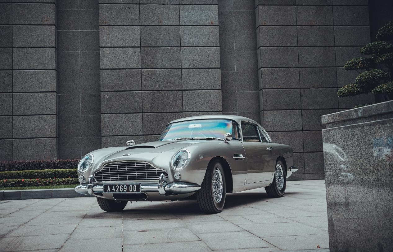 经典品鉴007无暇赴死特技车实拍