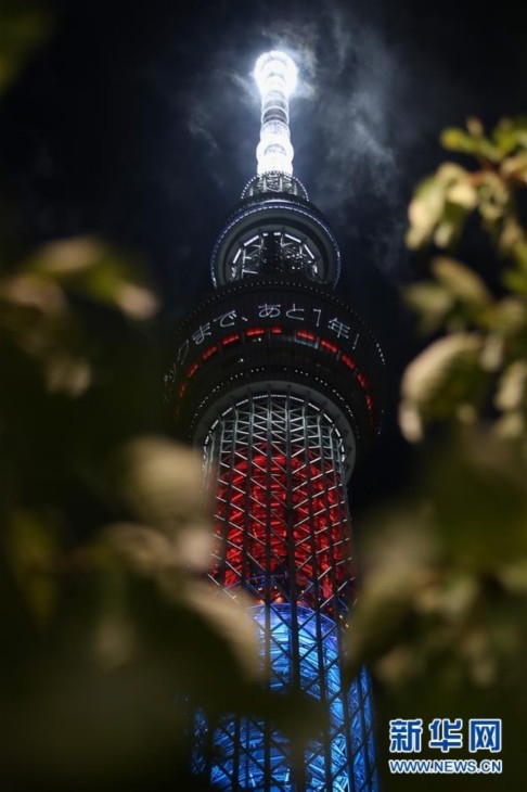 （体育）（1）东京以标志建筑亮灯方式纪念残奥会倒计时一周年