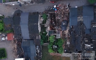 航拍震中双河镇：房屋主体完好 救灾帐篷已部署