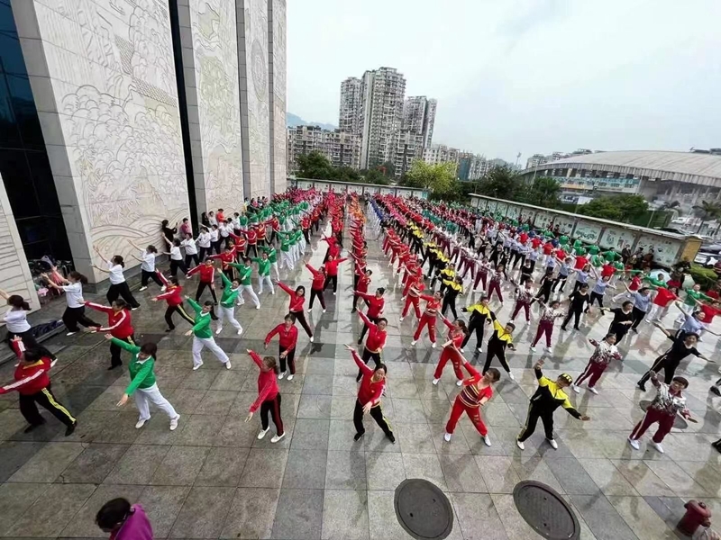 宜宾醉燃!四川省红色广场舞首站赛区开赛