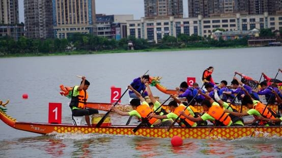2021年中国龙舟公开赛首站开幕，28支队伍逐浪遂宁