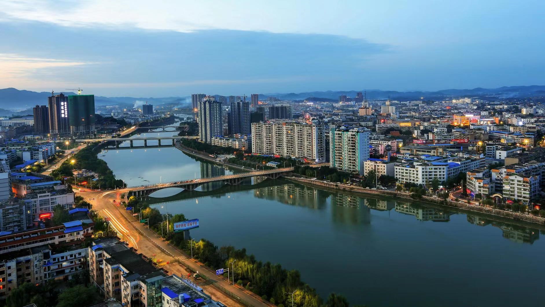 建设宜居宜业公园城市 四川中江“出门见绿、推窗见景”