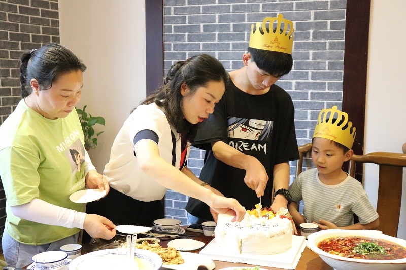 孤儿过生 (3).jpg