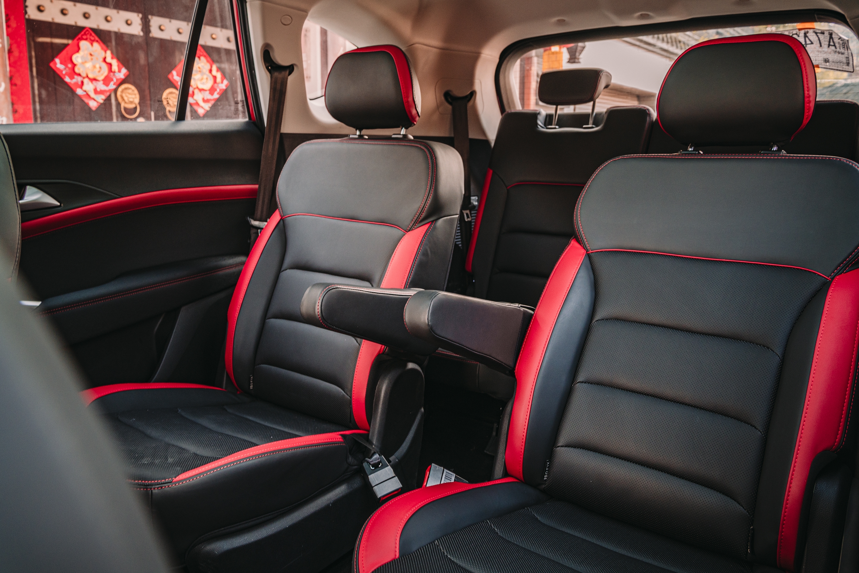 10万元就能买的6座中型suv回家过年你需要一台思皓x8