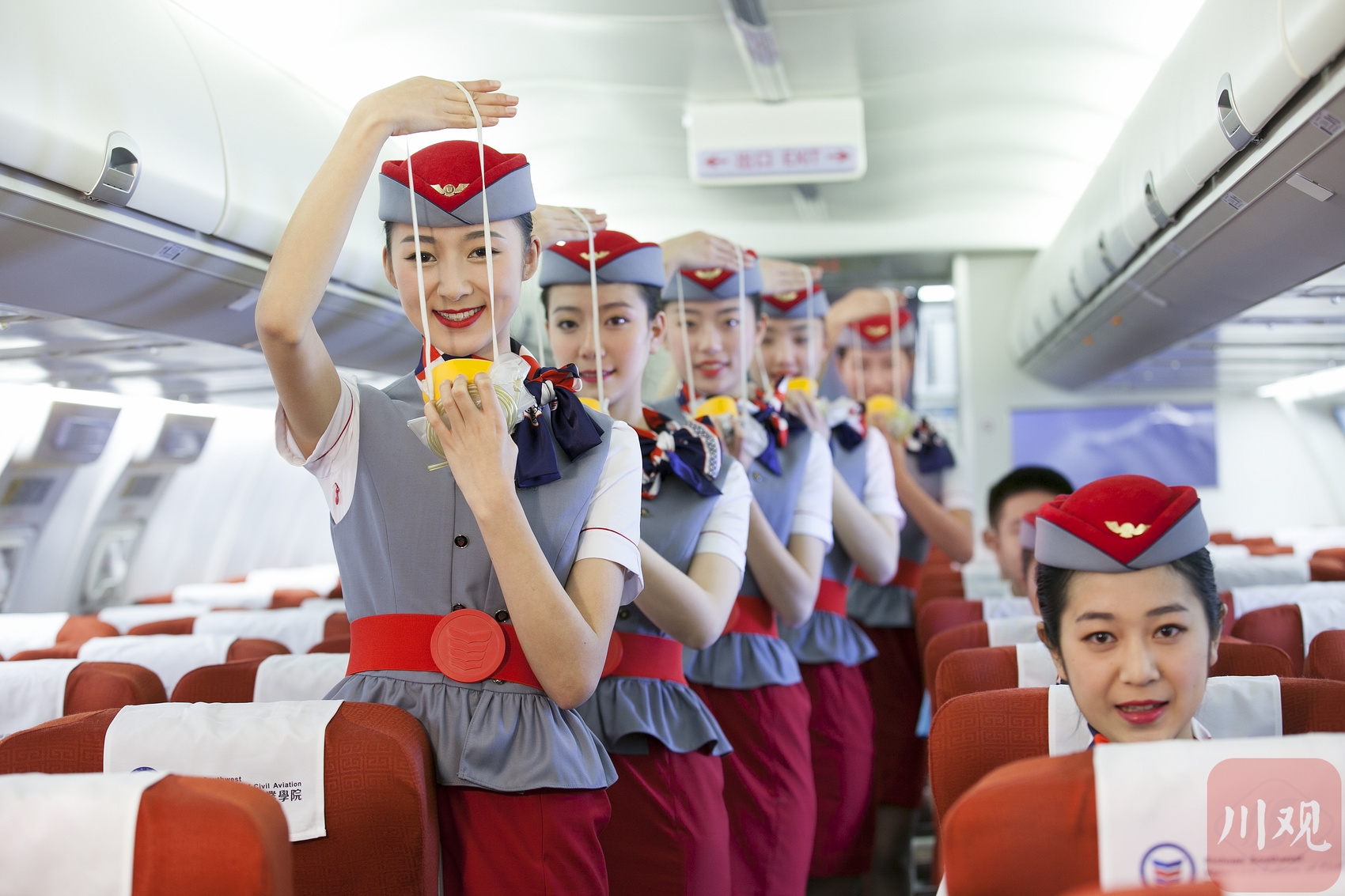 八十九十年代，中国西南航空公司空乘人员形象老照片5张，早期空姐照片都有专业级底片-价格:200元-se90012221-老照片-零售-7788收藏__收藏热线