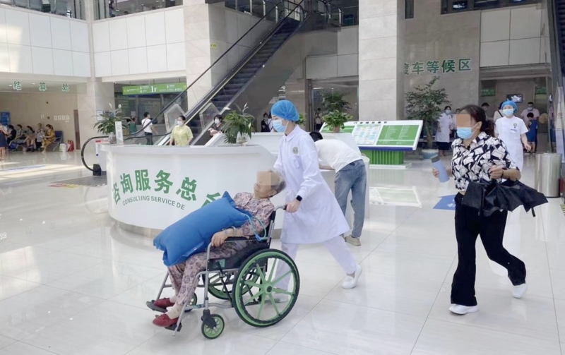 门护刘霜抢救心脏骤停老人_副本.png