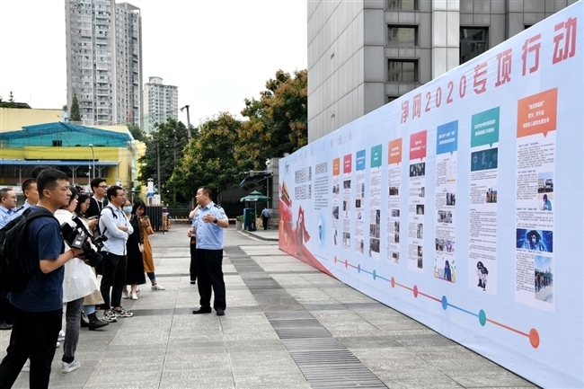 小心扫码得礼品！成为发布非法广告的“帮手”