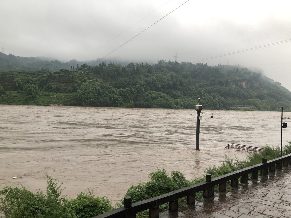 降雨持续雅安青衣江各江河出现不同程度洪水 四川在线