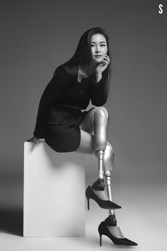 无腿舞者:汶川地震中不幸失去双腿 顽强地戴着义肢舞动腰肢 向截肢者