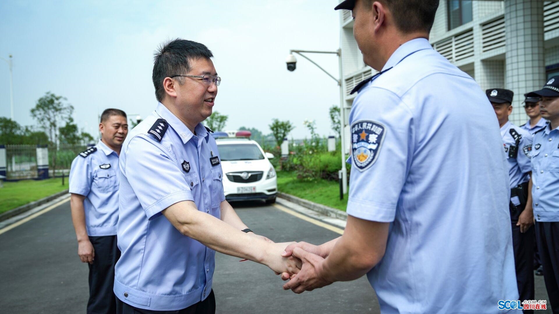 眉山市东坡区公安局长图片