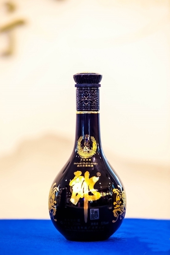 青花郎定位升级 「赤水河左岸 庄园酱酒」全球发布