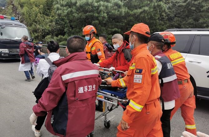跑赢生命接力赛：四川汇聚多方力量全力救治地震伤员