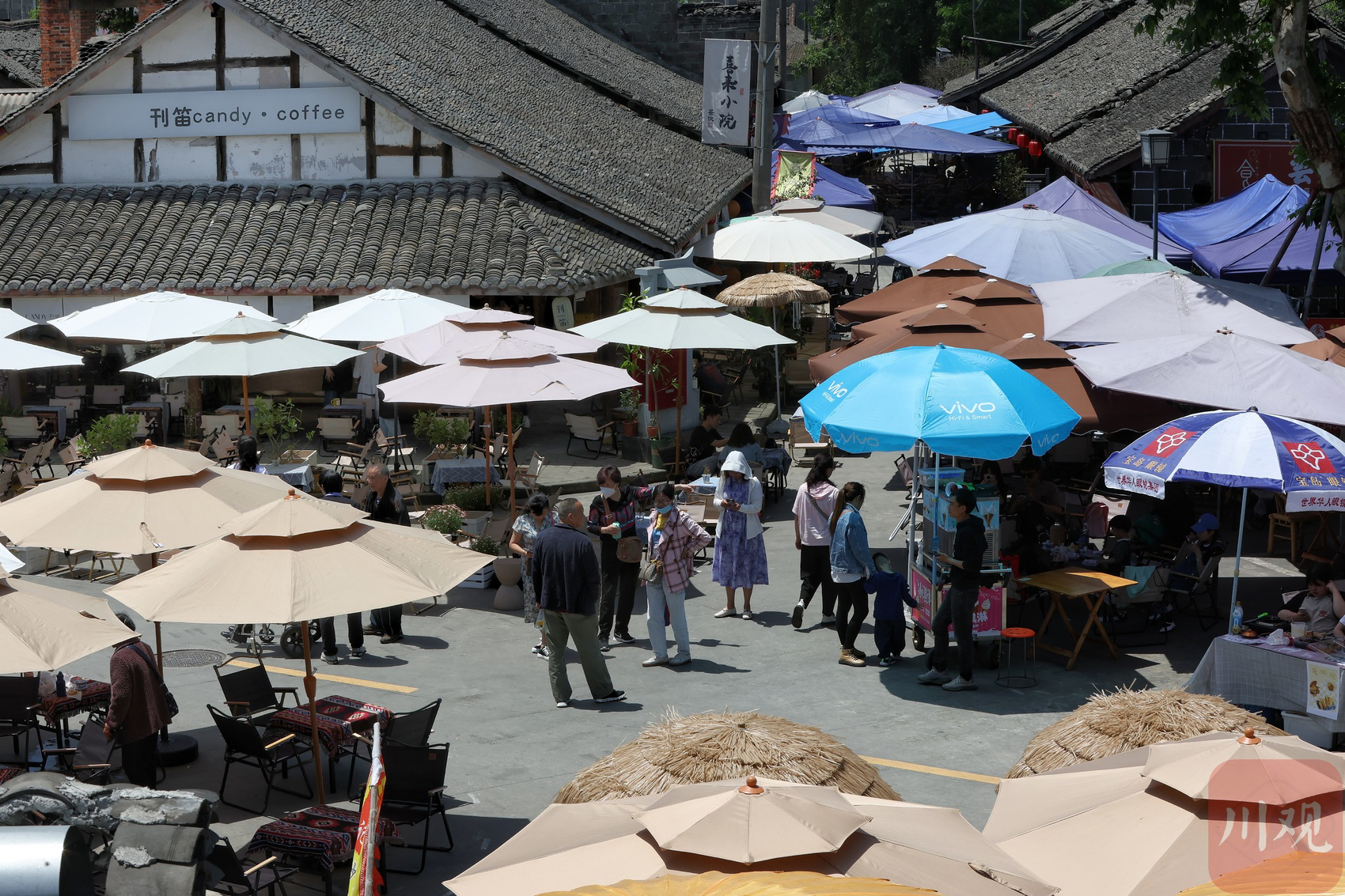 节日里的彭镇老街品尝老街美食6969本网所有内容,凡注明"来源