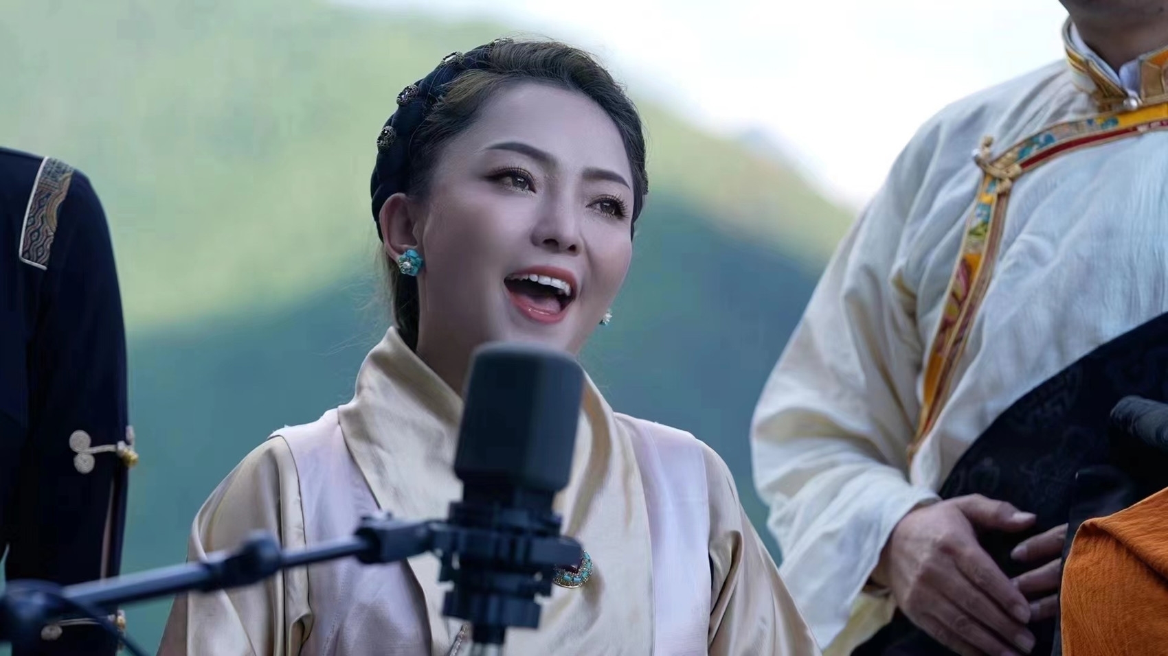 藏族实力派女歌手妙音姑娘泽绒拉姆单曲《藏语言文字》首发上线 - 知乎