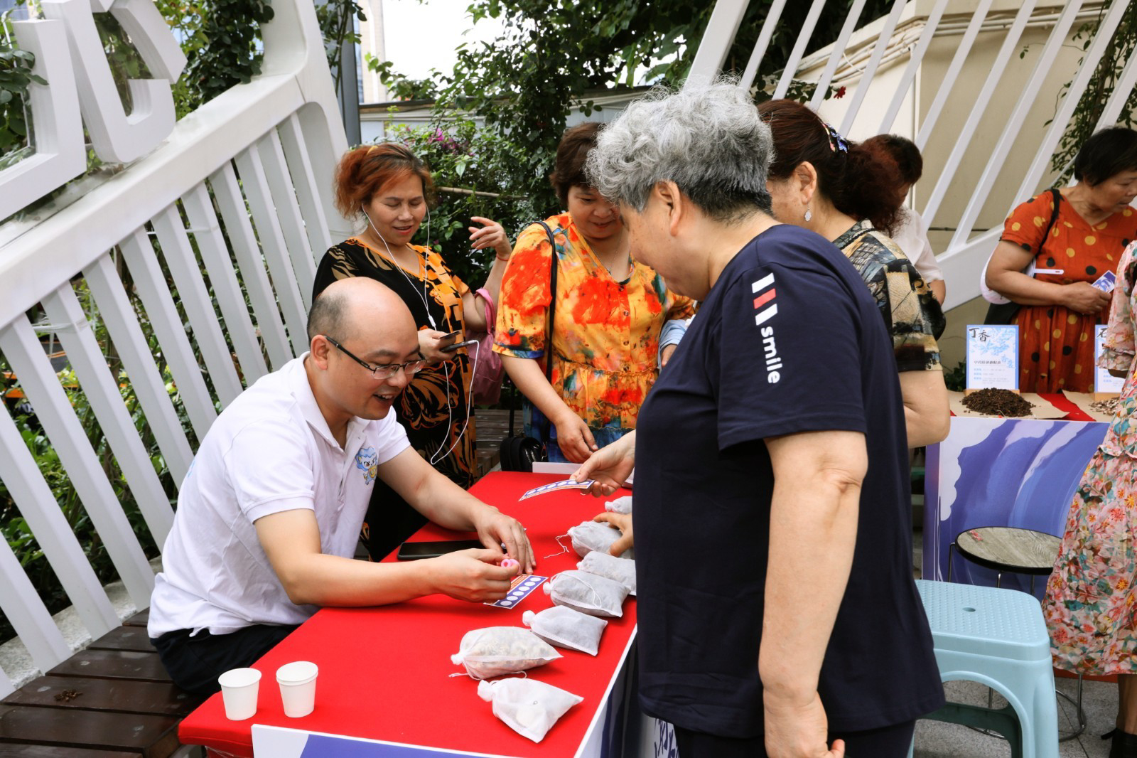 泛亚电竞官方入口_持续提升群众就医获得感  金牛区卫健系统举行党建品牌矩阵发布会(图5)