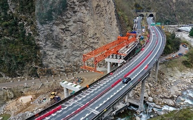雅安石棉：雅西高速姚河坝大桥重建正忙