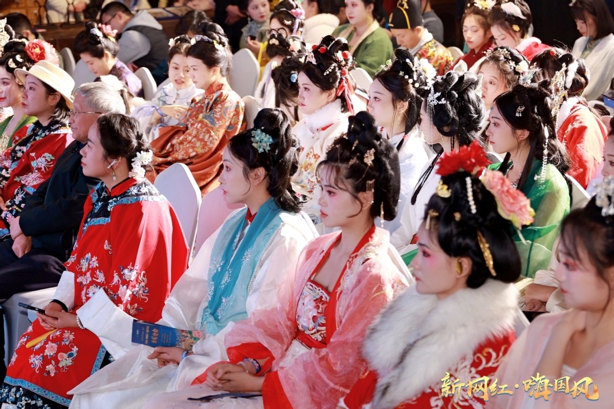 新网银行举办新网红嗨国风汉服游园会活动