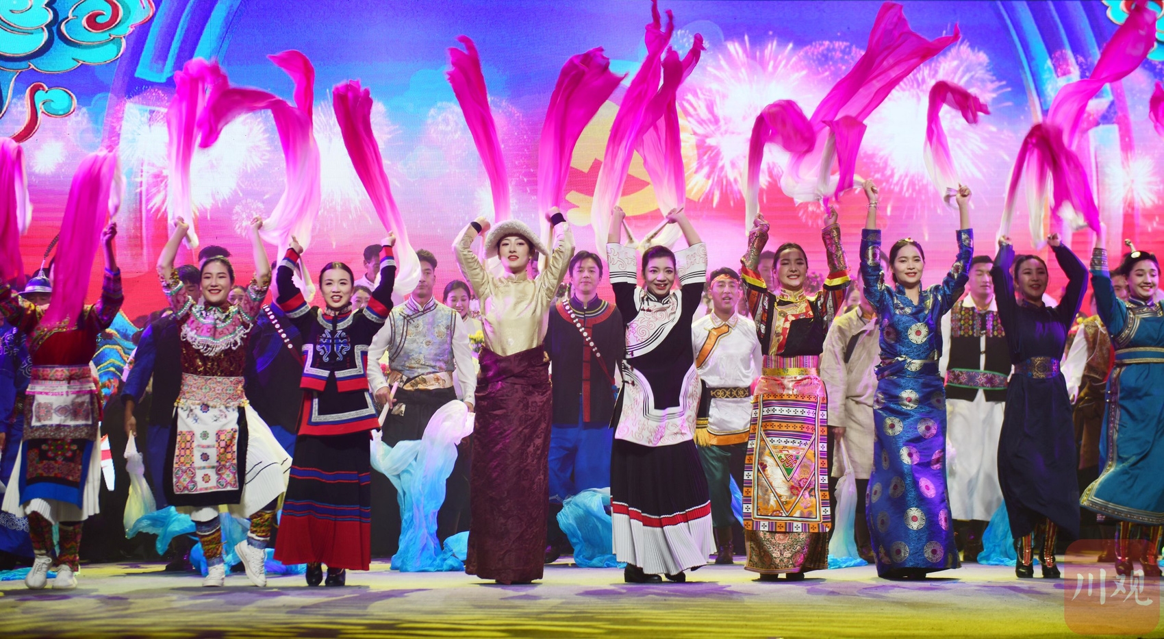 精彩图集｜木里各族儿女载歌载舞欢庆木里藏族自治县成立70周年