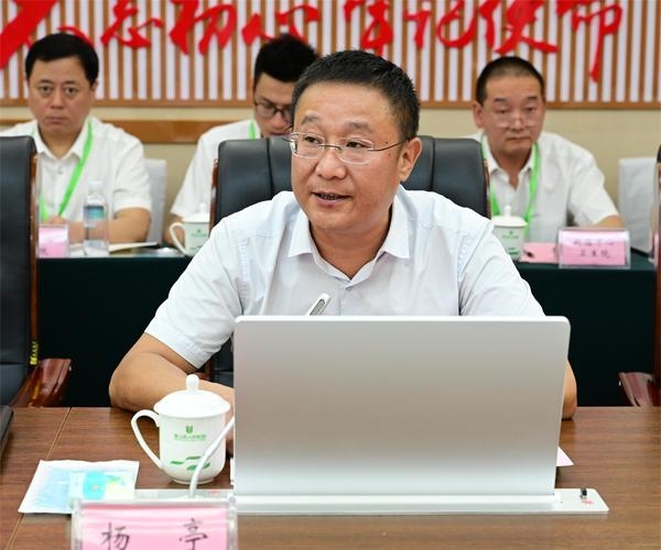 5. 市卫健委党委委员、副主任杨亭致欢迎辞.JPG