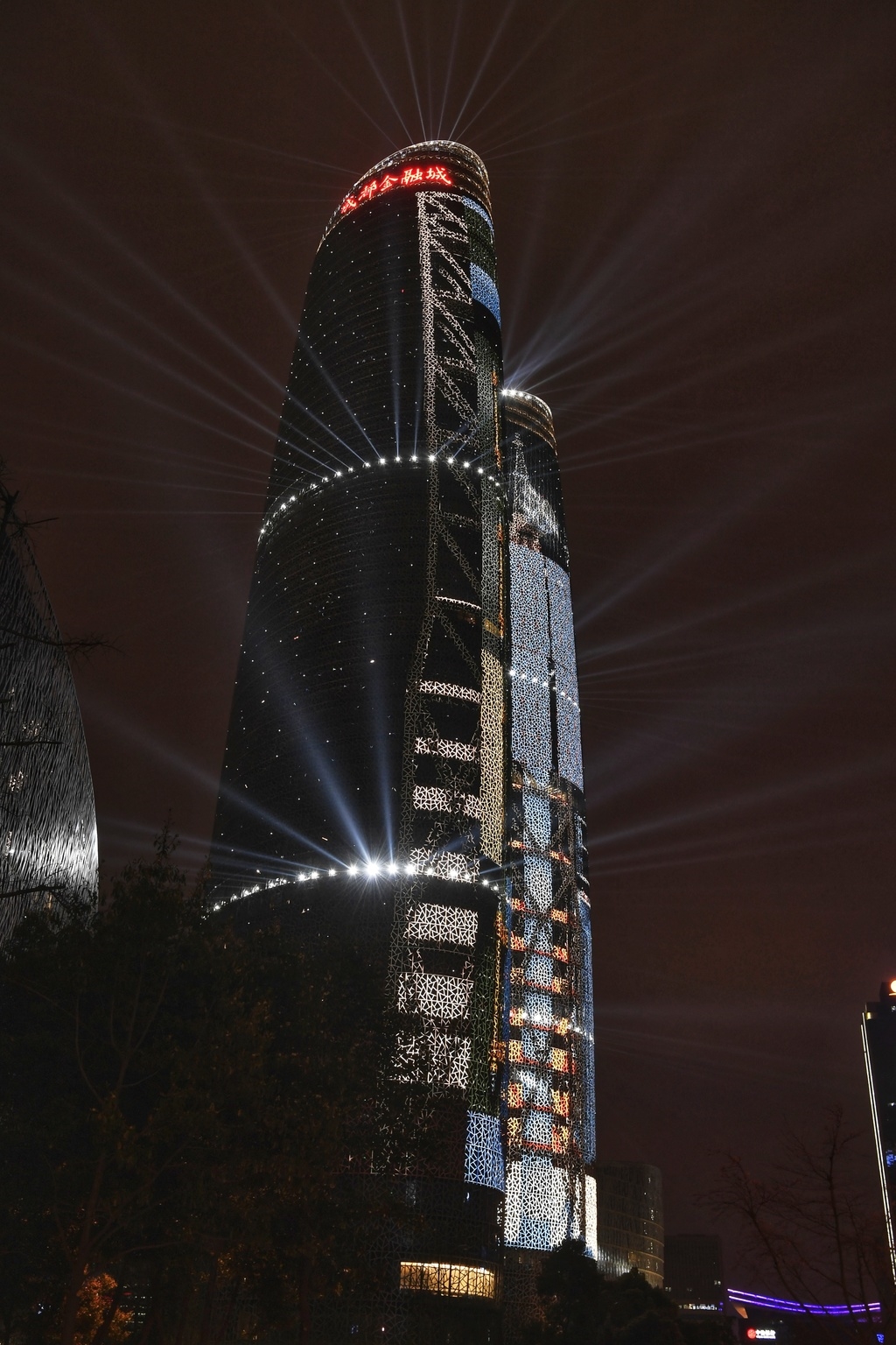 成都金融城双子塔夜景图片
