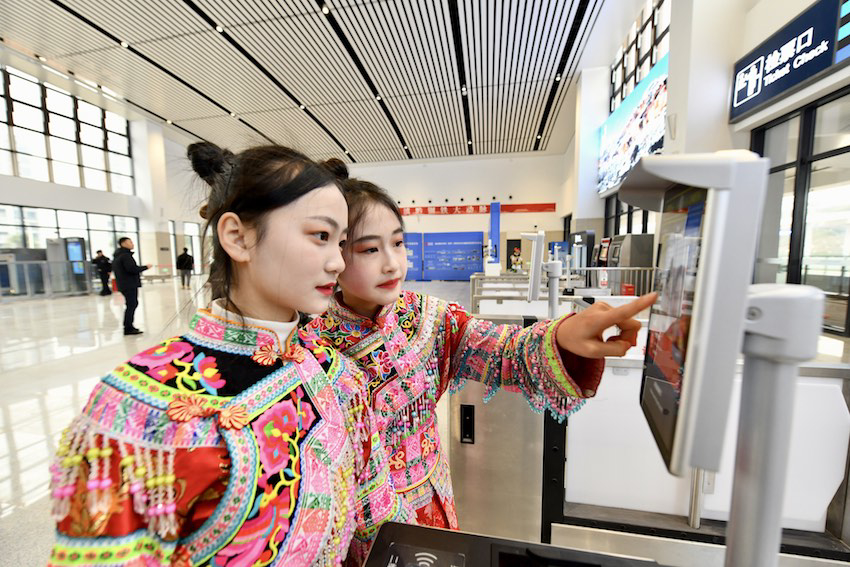 隆黄铁路叙毕段叙永北首发现场。胡志强供图