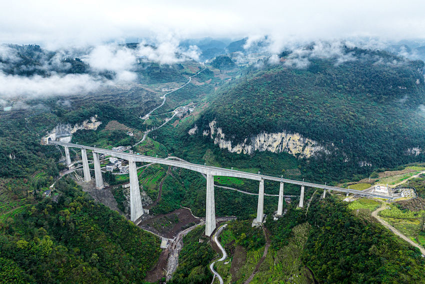 冯家寨特大桥。成都铁路供图