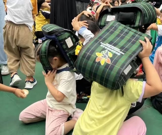 C视频丨云南丽江连发3次地震，攀枝花网友称震感明显，孩子们顶书包下楼避险