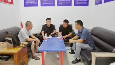 在万源市石塘镇前进社区调解室,当地通过云视万源——矛盾纠纷多元