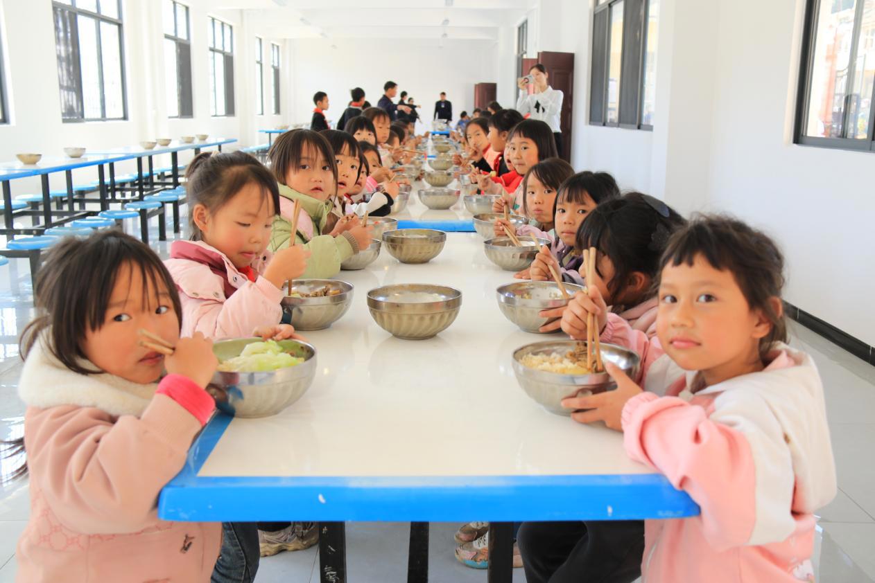 V阿绞启航楼学生用餐