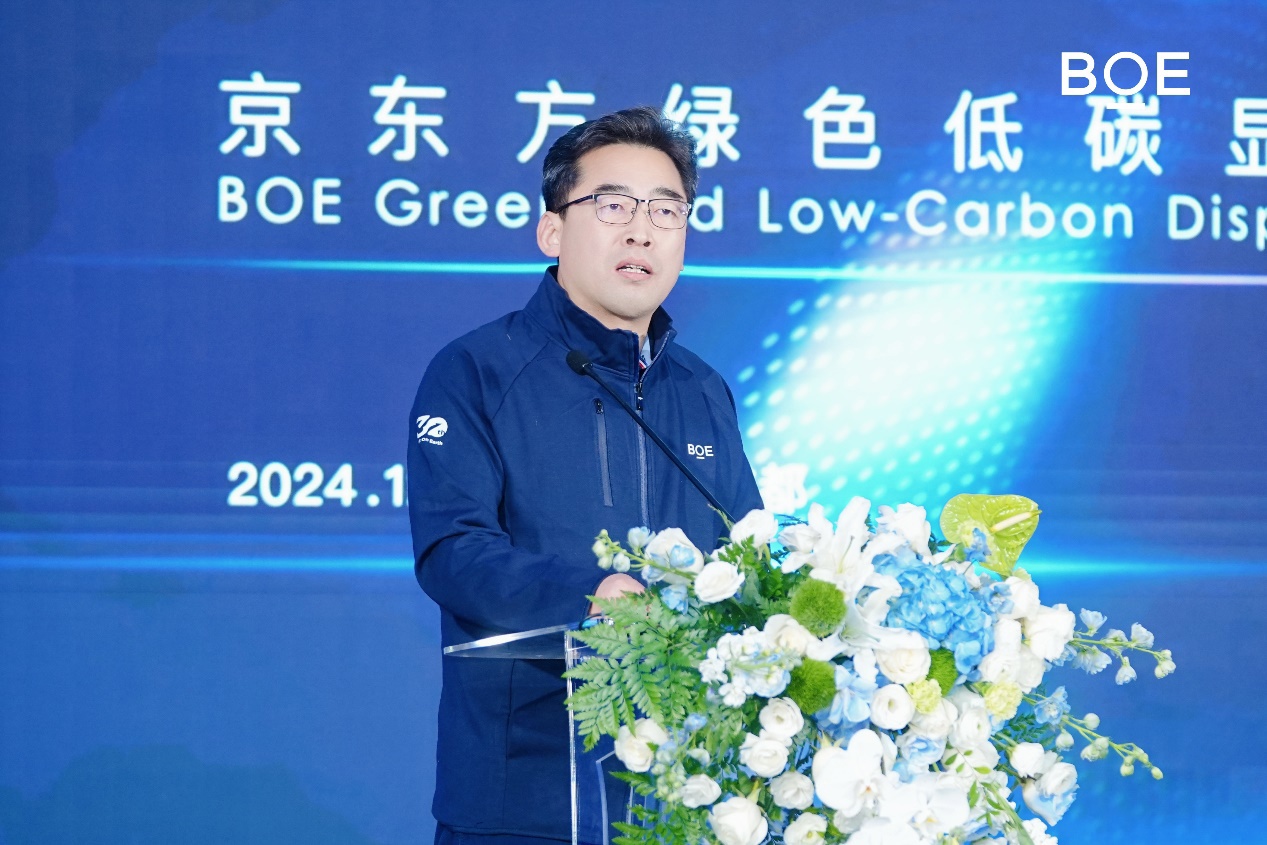 穿紫色衣服的人低可信度描述已自动生成