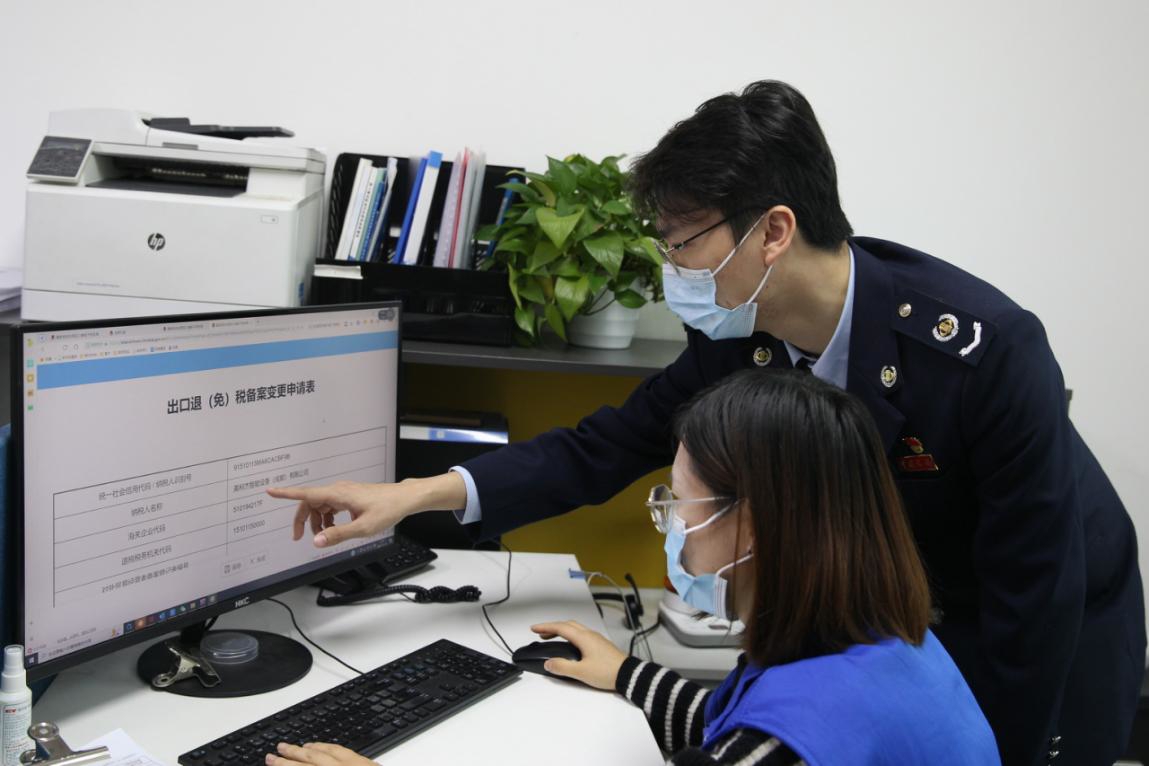 温江区局辅导出口企业完成无纸化管理申请