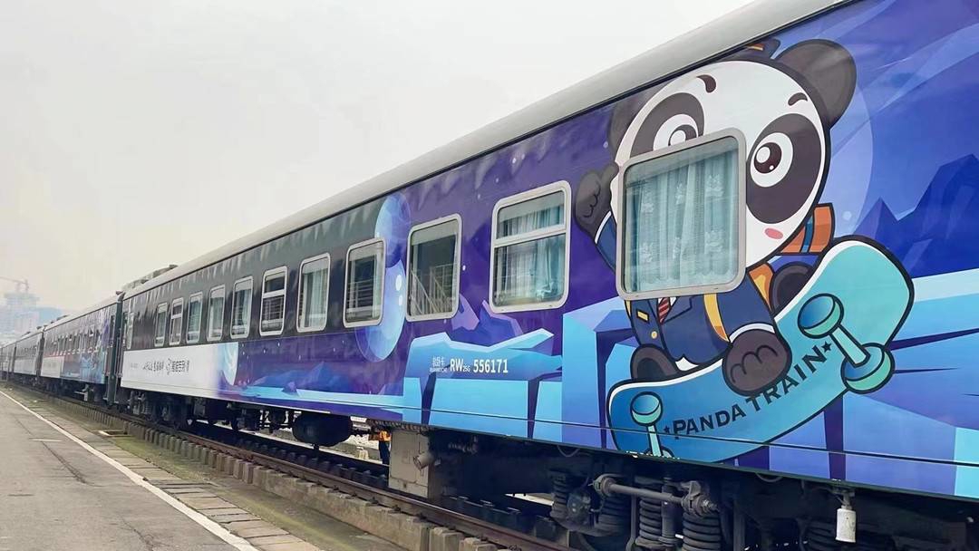 开启铁路 客轮新模式 熊猫专列换装后首次上线运行