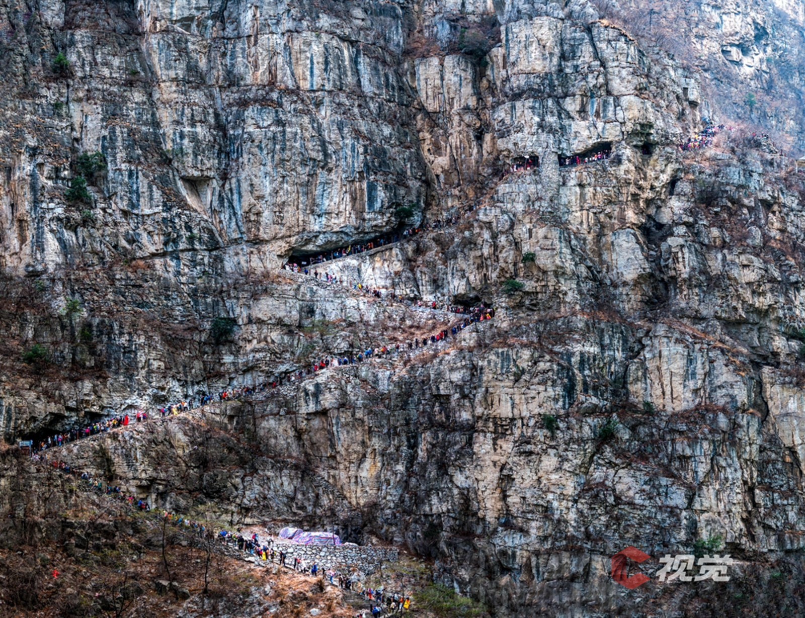 c视觉丨"悬崖上的村庄"火出圈 汉源古路村成徒步新热门地