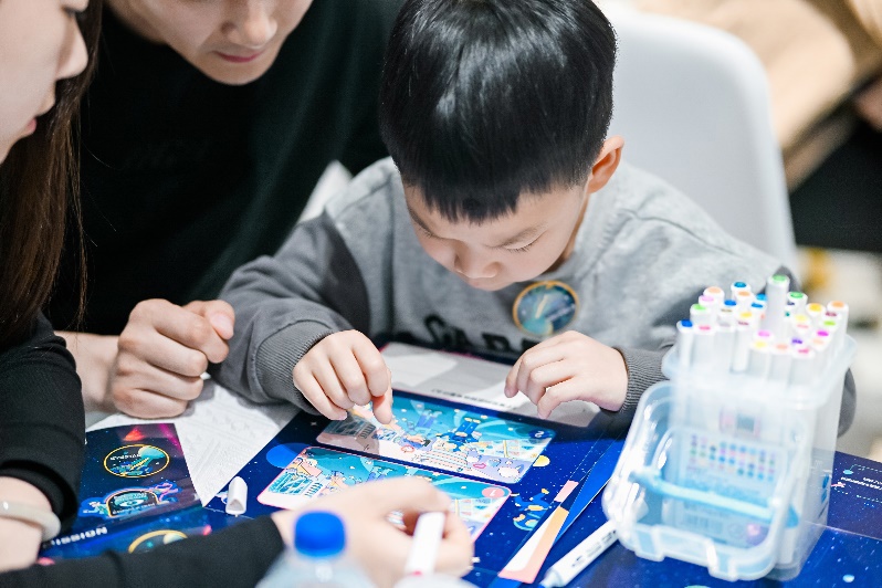 A person and a child playing a game
Description automatically generated