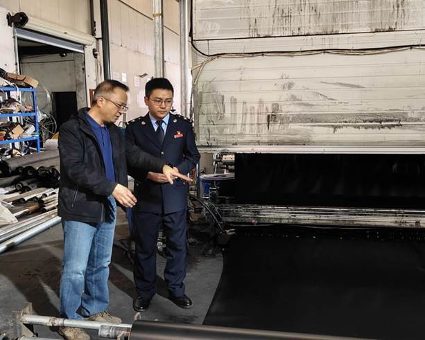 成都都江堰税务干部走访成都众成新型复合材料有限公司了解企业生产经营情况