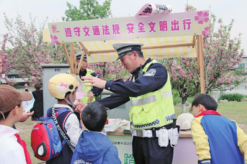 人在花间游 法在心中留