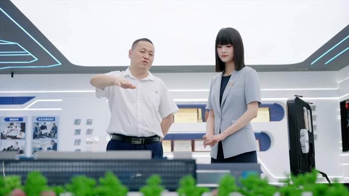 01-宁波银行全资子公司永赢金融租赁有限公司业务人员走访光伏组件生产厂商