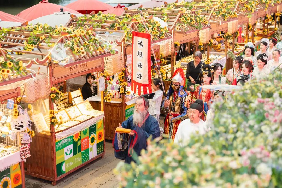 当龙舟竞渡遇见非遗盛宴，点燃成都端午文旅消费热潮