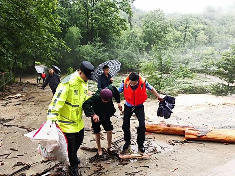 暴雨袭川 四川公安闻“汛”而动
