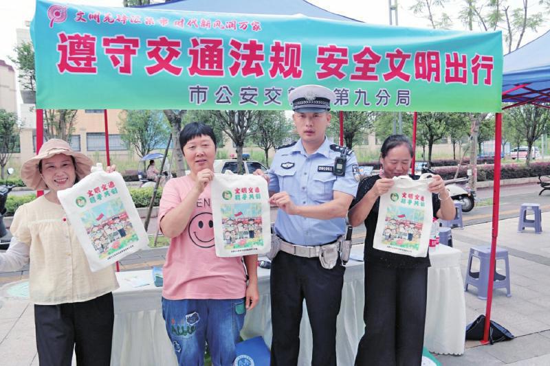 “花”式普法进社区