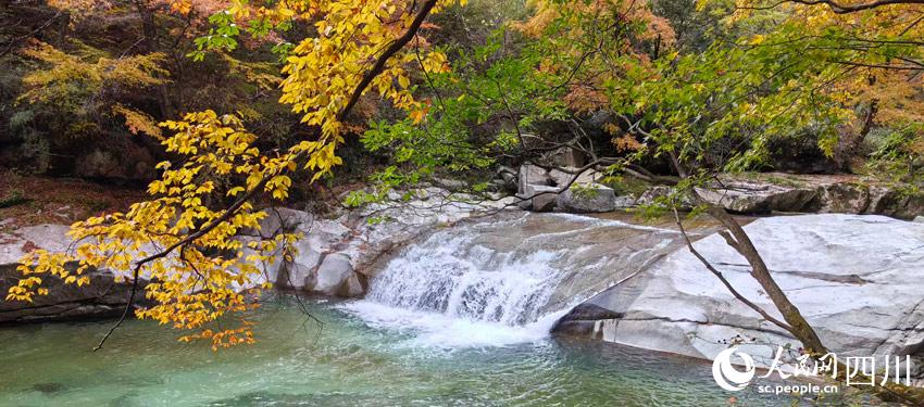 光雾山旅游风景区一角。人民网记者 刘海天摄