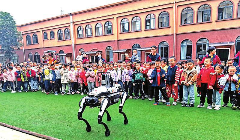 机器狗逼退“歹徒” 这场演练科技感拉满