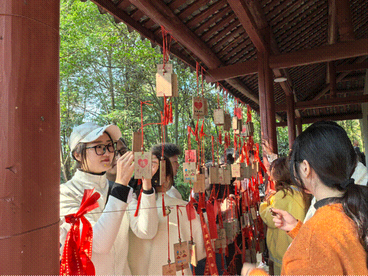 2025-11-15 17:08:25.404000