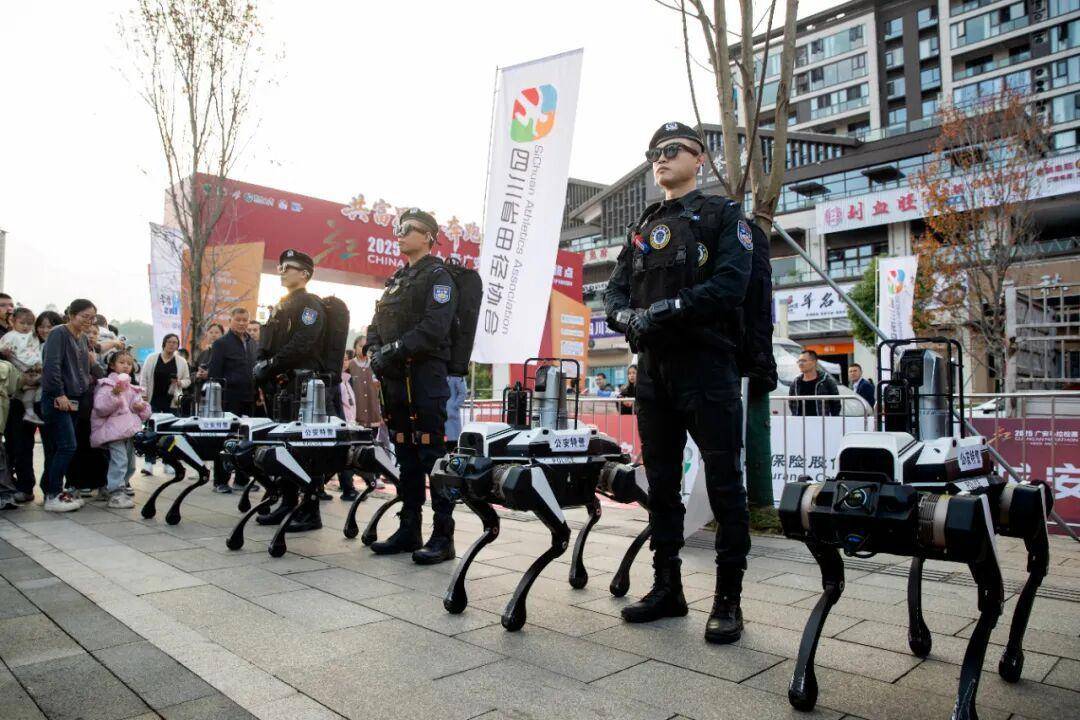 机器狗+AI眼镜 上线！